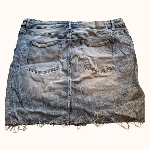 Maurices Denim Mini Skirt Light Wash 20W - Picture 2 of 4
